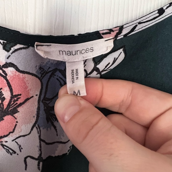 Maurice’s Top Shirt Women's‎ Medium Floral Green and Pink EUC - Picture 2 of 4